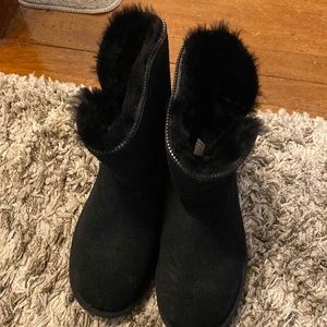 UGG women’s boots,size 10